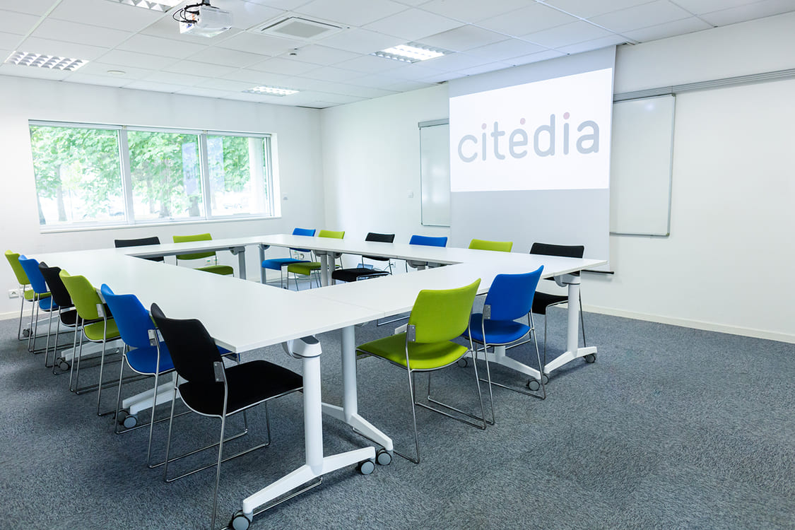 Photo d'une salle de réunion de la Maison de la Technopole